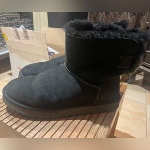 UGG, Black Bailey bows in Size 10